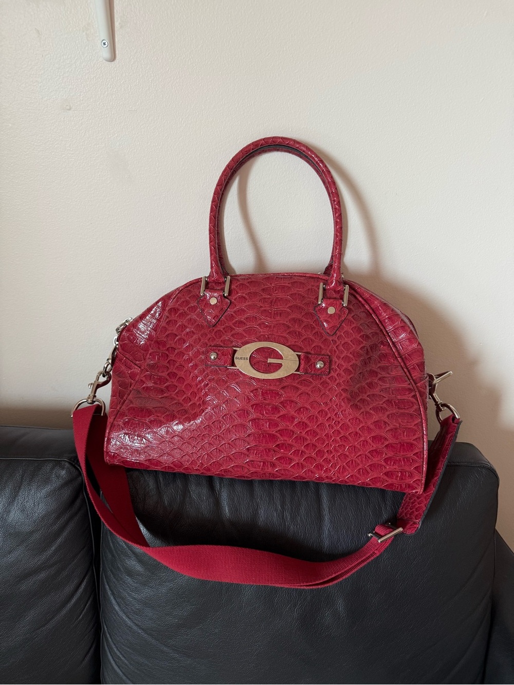Vintage Guess travel Red Textured Dome Satchel Handbag - Unbranded